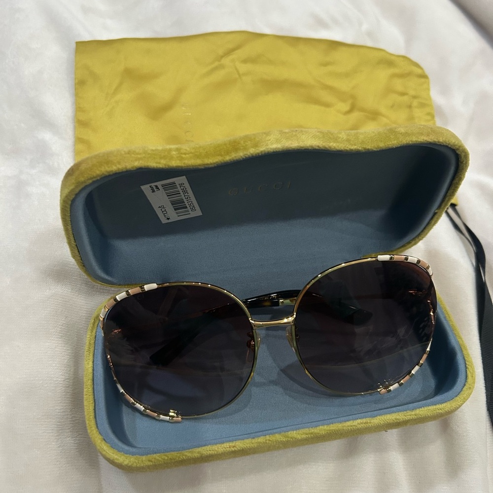 Gucci Women's Sunglasses with Gold Frame and Black Lenses